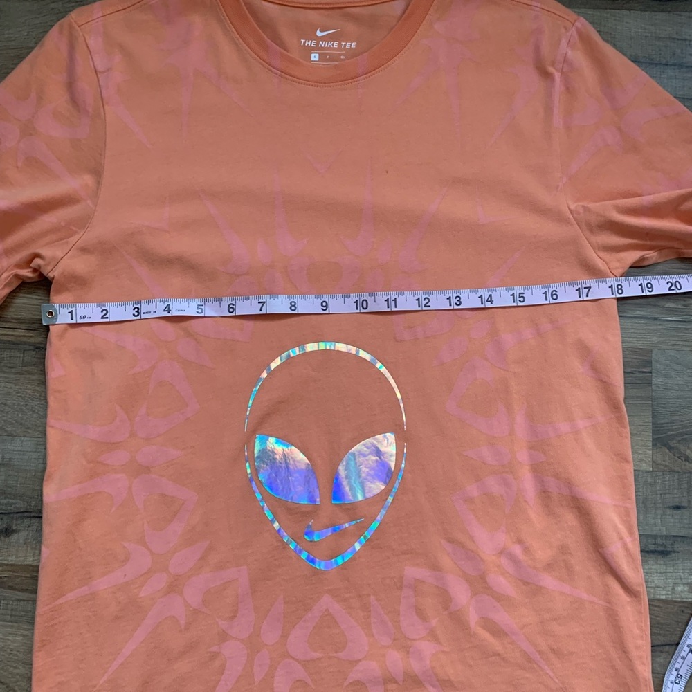 👽Nike The Swoosh is Out There  Reflective Hologram Alien👽Head Tee Shirt Size-S - Picture 8 of 11